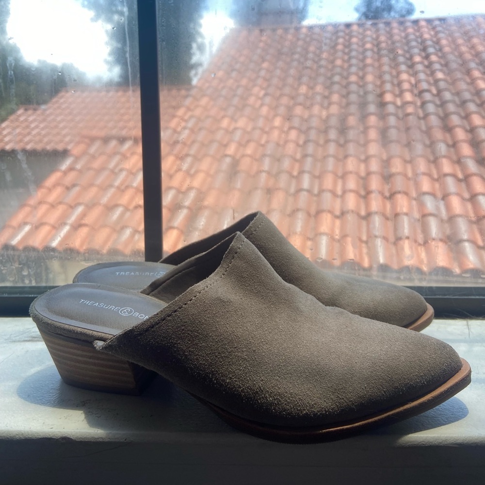TREASURE AND BOND SIZE 6.5 GRAY TAUPE LOAFERS